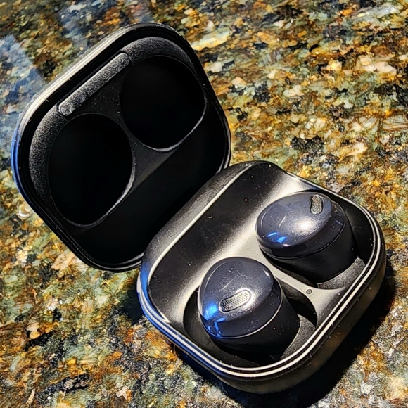 Samsung Ear Buds - Picture 2 of 2